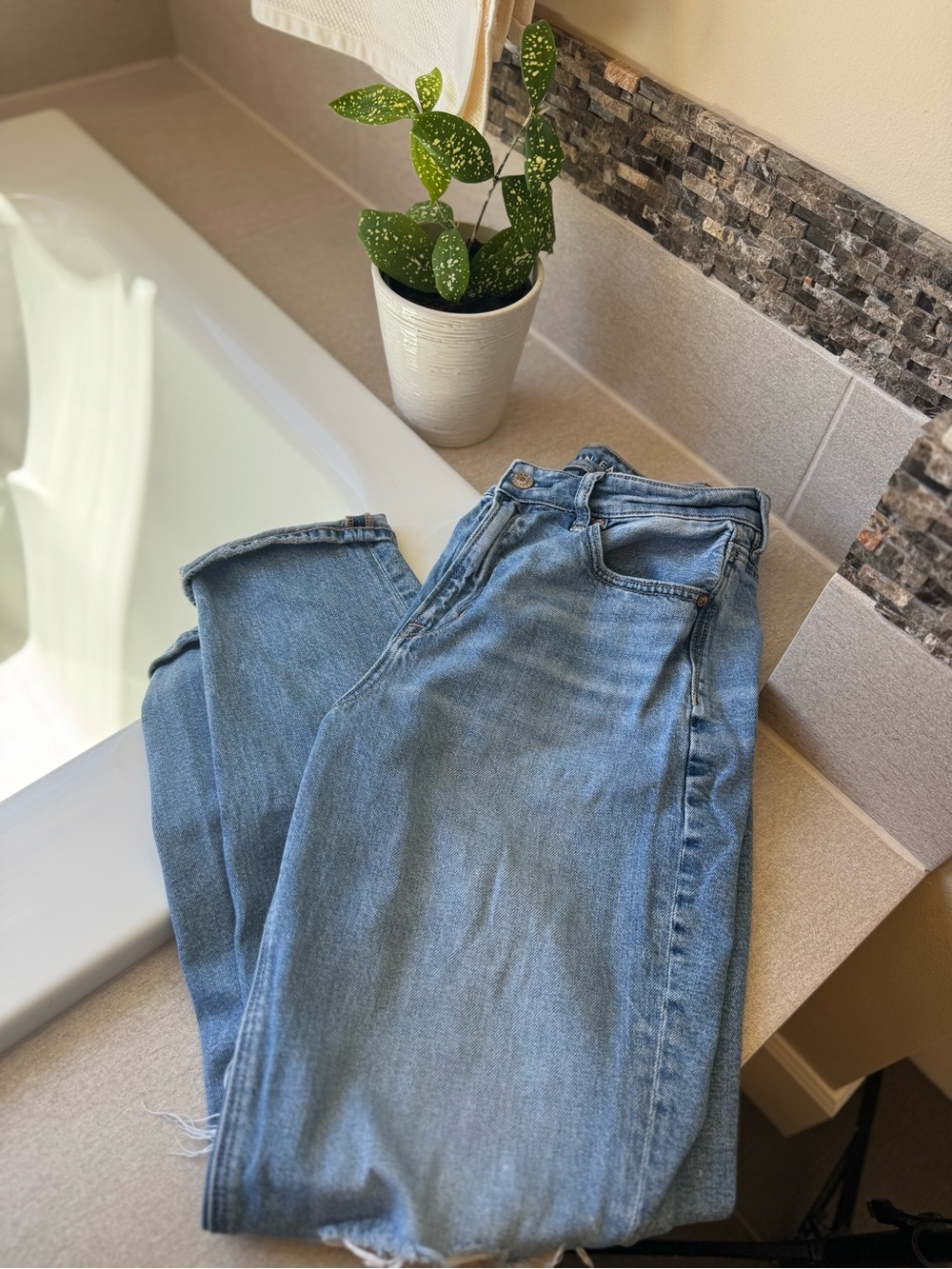 American Eagle Strigid womens jeans